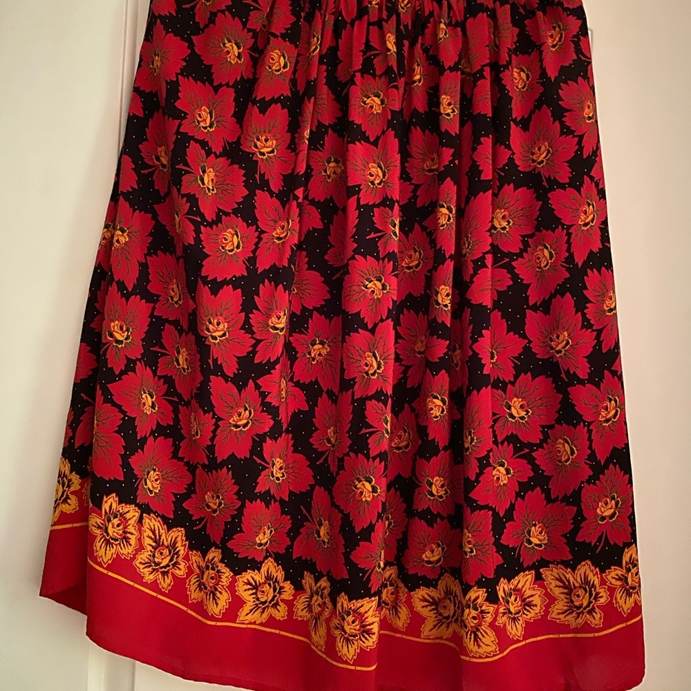 Women Long skirt Red Flowers Silk New Size 8/10